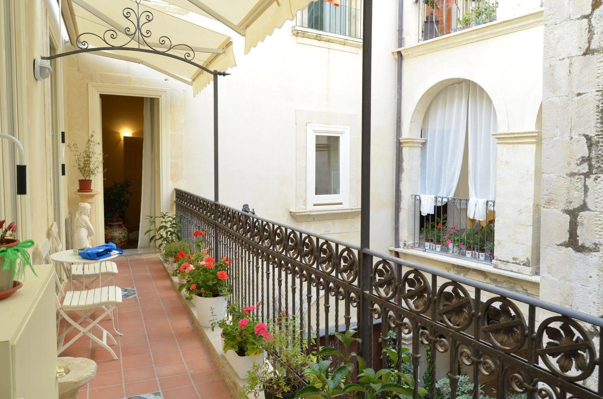 B&B Casa D'Alleri Syracuse Bagian luar foto